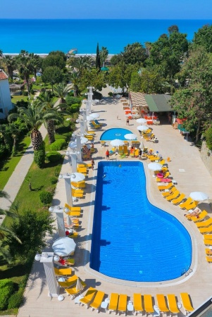 Ana Havuz ve Ön Bahçe